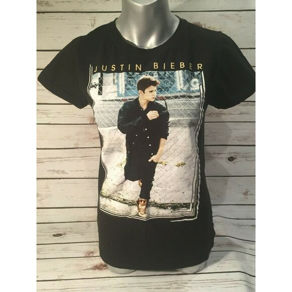 Justin Bieber Chainlink Fence Photo T Shirt 2012 Believe Concert Tour Boy Band - Picture 1 of 6